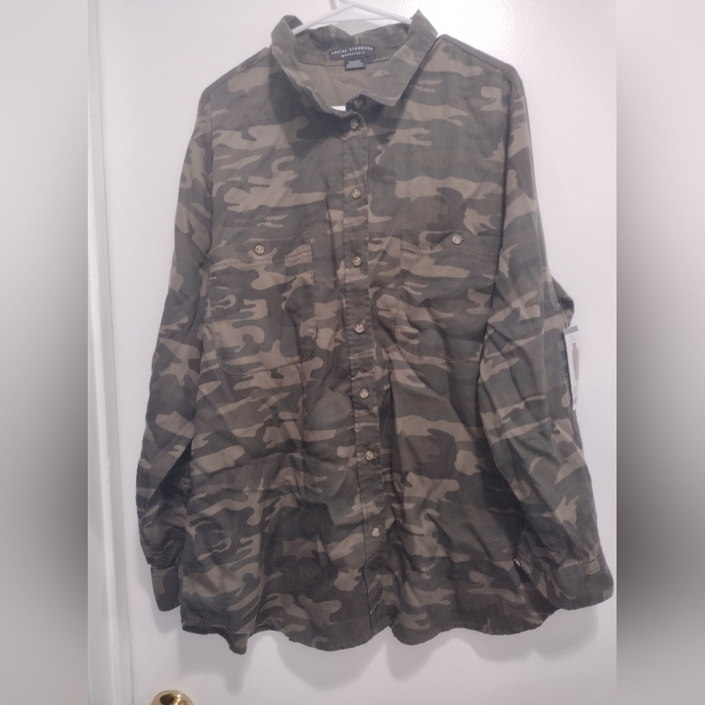 NWT Social Standard by Sanctuary Camo Button Down Size XXL